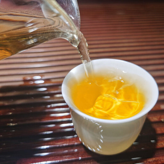 Yunnan White Tea Hand made Graphite Pressed Old White Tea Tea Cake Organic 357g