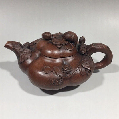 Chinese Yixing Zisha Clay Handmade Exquisite Teapo（松鼠葡萄壶 底款：蒋蓉）