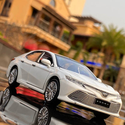 1:32 Toyota Camry Diecast Model Cars Alloy Metal Vehicle Toy Sounds & Light gift