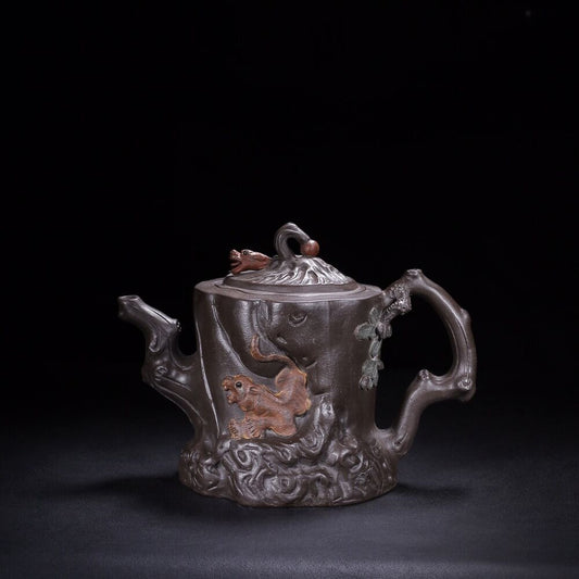 Chinese Yixing Zisha Clay Handmade Exquisite Teapot（卧虎藏龙 底款：顾景舟）