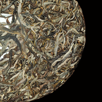 357g/12.59oz Puerh Tea Cake LaoMan'e Early Spring Tea Sweet Rhythm Puer Raw Tea