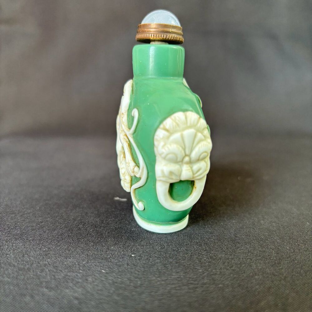 Chinese Snuff Bottle Dragon Sculpture Snuff Box Glass Carved Colored Glaze White