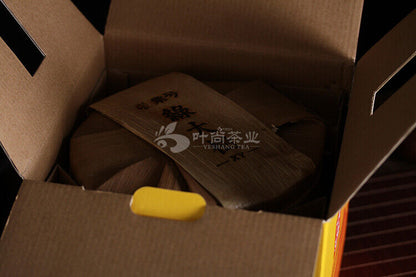 2017 Yiwu Green Big Tree XY Xiaguan Pu-erh Yunnan Pu'er Iron Tea Cake Raw 357G