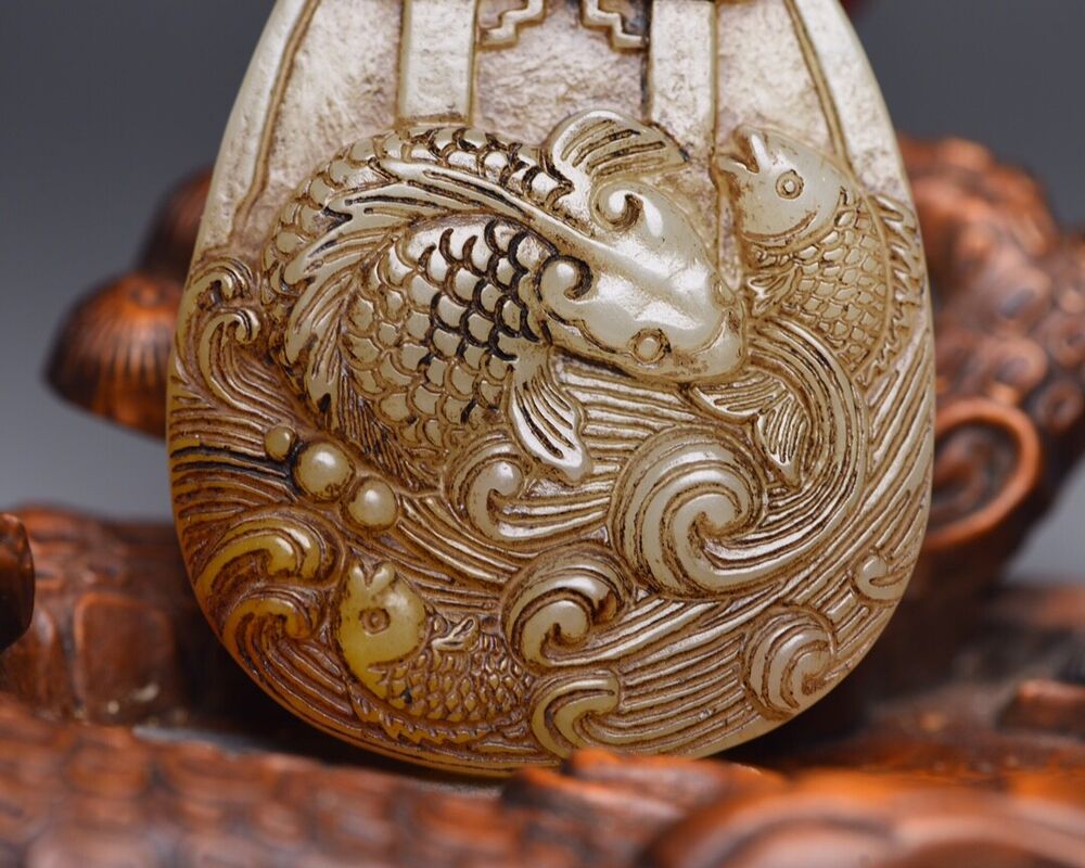 Chinese Old Natural Hetian Jade Carved Fish Statue Exquisite Pendant Jewelry Art