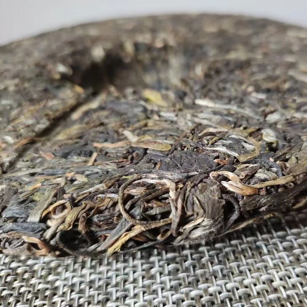 Yunnan Tea Menghai Banpen Laozhai Pu'er Raw Tea Cake Tea 12.59oz