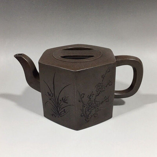 Chinese Yixing Zisha Clay Handmade Exquisite Teapot （牛盖紫砂壶 底款：铁画轩店）