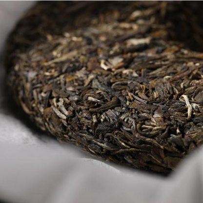 357g Yunnan Organic Pu'er Green Tea Raw Puerh Tea Yiwu Old Pu-erh Shengcha Cake