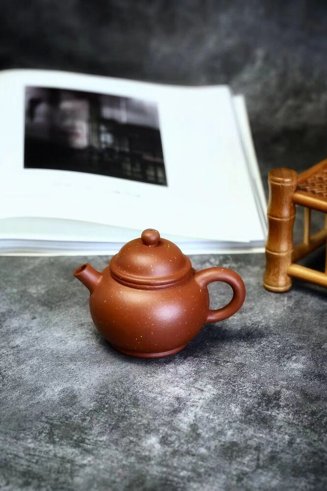 125cc Handmade Purple Sand Zhu Clay Tea Pot in Yixing, China Yuan Zhu Hu Tea Pot-