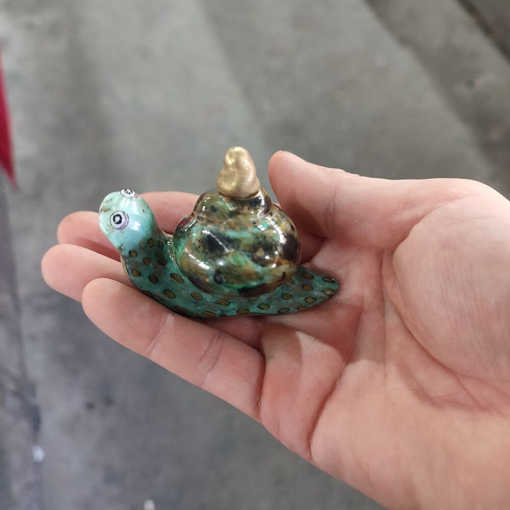 Old Beijing Chinese Porcelain Snuff Bottle Small Snail Statue Painted Collection