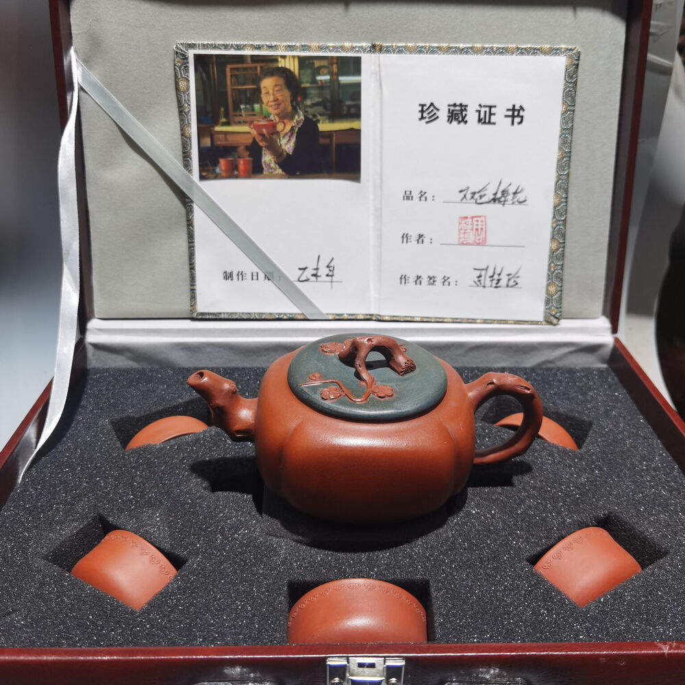 Chinese Yixing Zisha Clay Handmade Exquisite Teapot （双色梅花套壶 低款：周桂珍 )