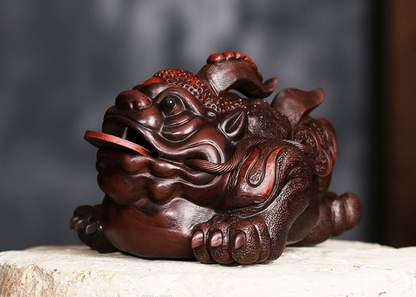 Purple sand tea pet Dahongpao tea tray decoration is all manual, three legged Go