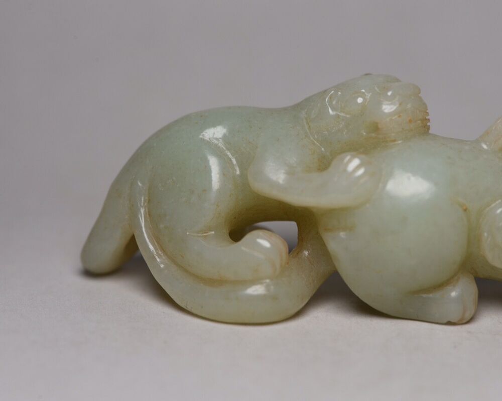 Chinese Antique Hetian Jade Carved Exquisite Beast Statue Lucky Gift Pendant Art