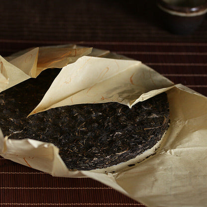 2017 Yiwu Green Big Tree XY Xiaguan Pu-erh Yunnan Pu'er Iron Tea Cake Raw 357G