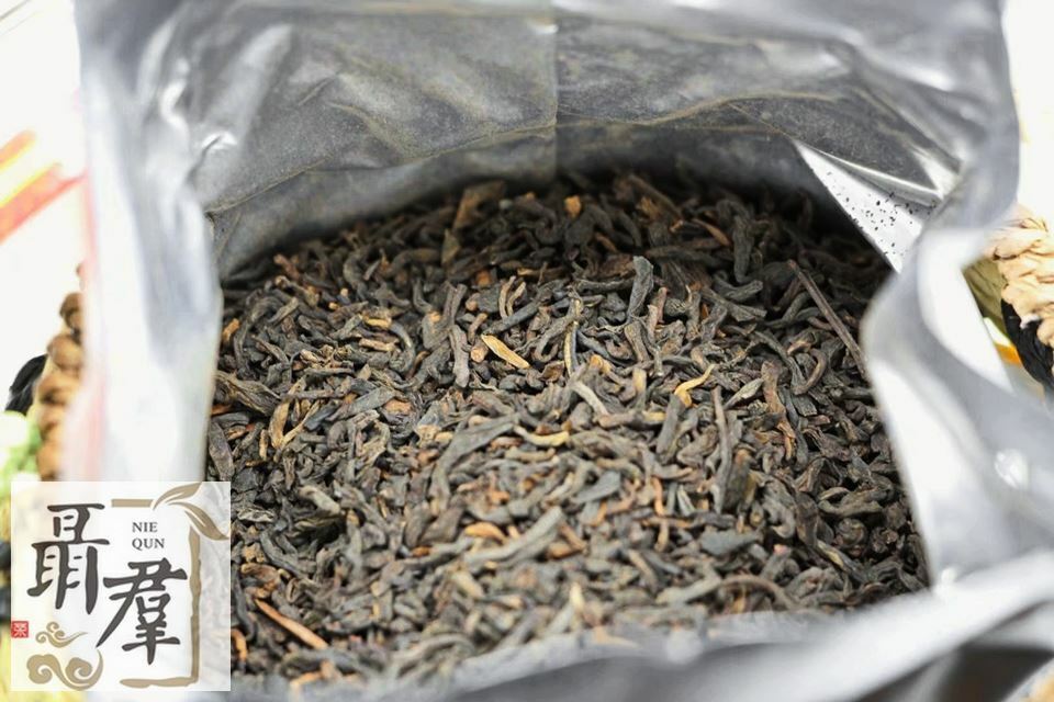 Chinese tea Liu Bao Cha 6166 dark tea by Zhong Cha gift box, 250g