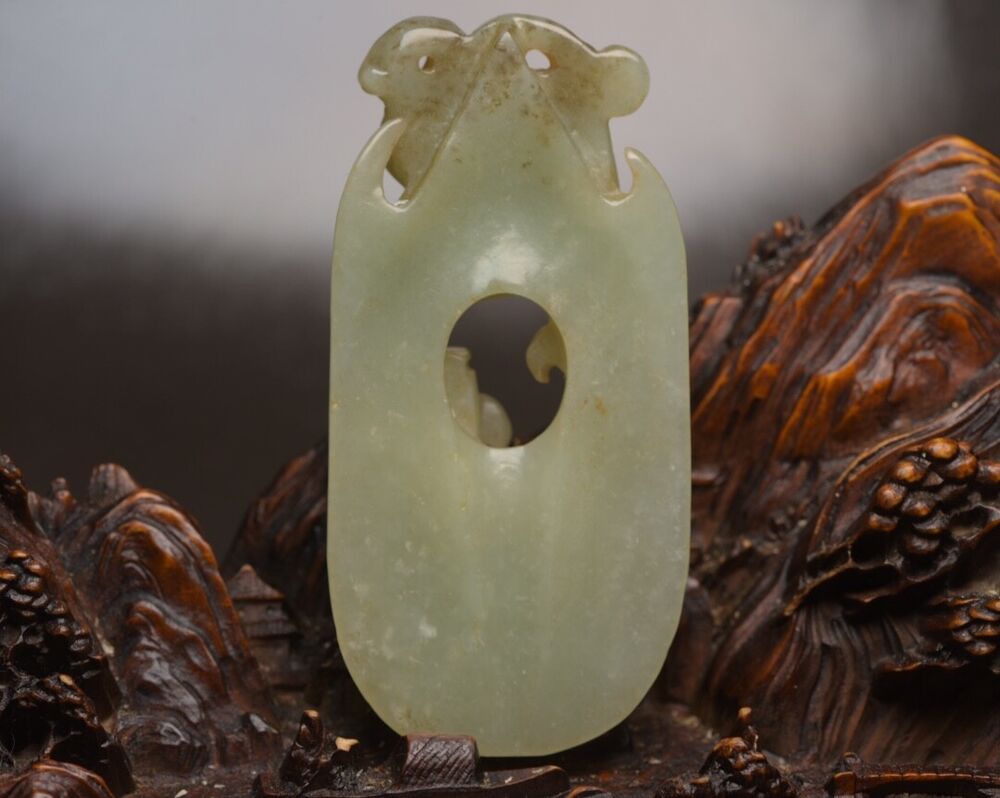 China Natural Hetian Jade Hand Carved Dragon Statue Lucky Pendants Jewelry Gift