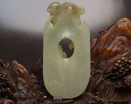 China Natural Hetian Jade Hand Carved Dragon Statue Lucky Pendants Jewelry Gift