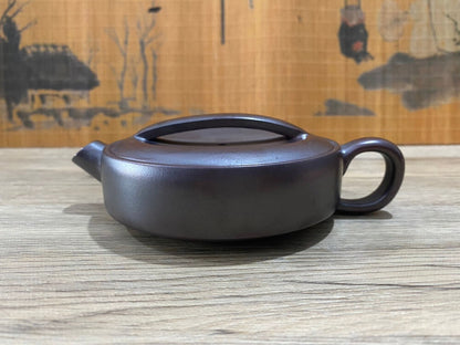 Chinese Yixing Zisha Clay Handmade Exquisite Teapot （一片瓦 底款： 如图）