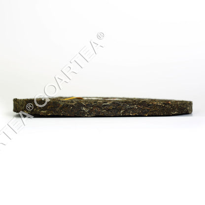 357g Yunnan Xiaguan Golden Ribbon Raw Iron Cake Puer Pu'er Puerh Tea