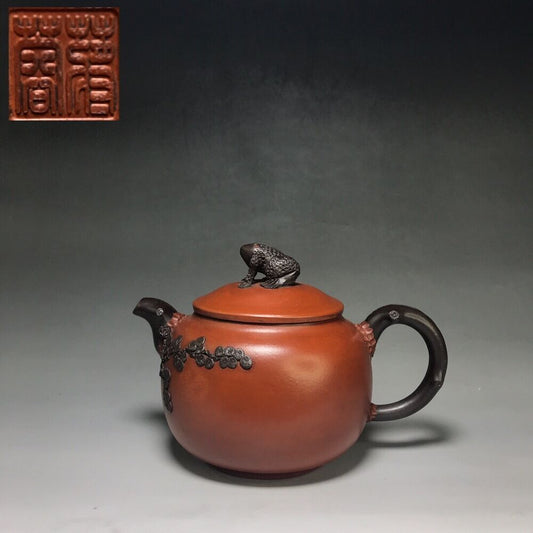 Chinese Yixing Zisha Clay Handmade Exquisite Teapot（：蟾蜍壶 底款：蒋蓉）