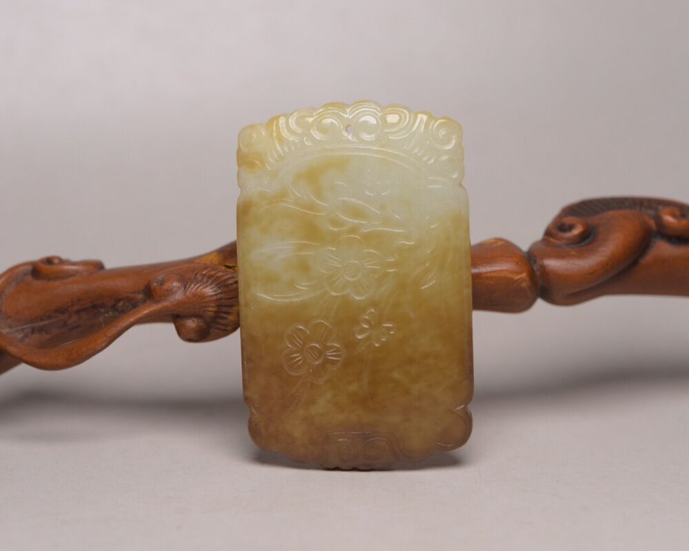 Chinese Old Natural Hetian Jade Hand Carved Exquisite Jade Pendant Jewelry Gift