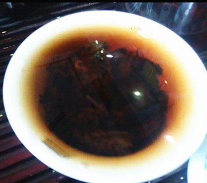 Heaven Earth Menghai Royal Golden Buds Old Arbor King Pu'er Tea 2006 357g Ripe