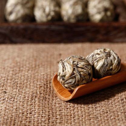 Mini Ball White Silver NeedleTee Yunnan Health Green Food Cha Pu-erh Tea Dragon-