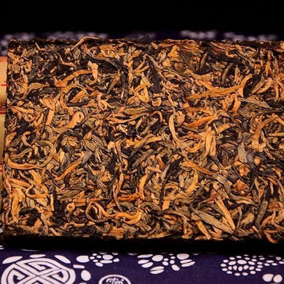 Fengqing Dian Hong Golden Buds Dianhong Dian Hong Yunnan Black Tea Brick 250g