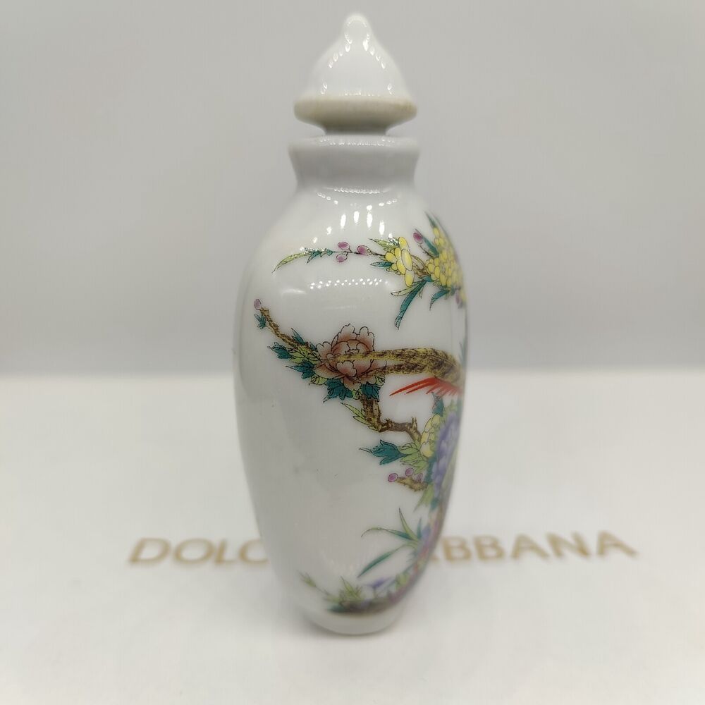 Chinese Vintage Porcelain Snuff Bottles Exquisite Painted Flowers And Birds Art