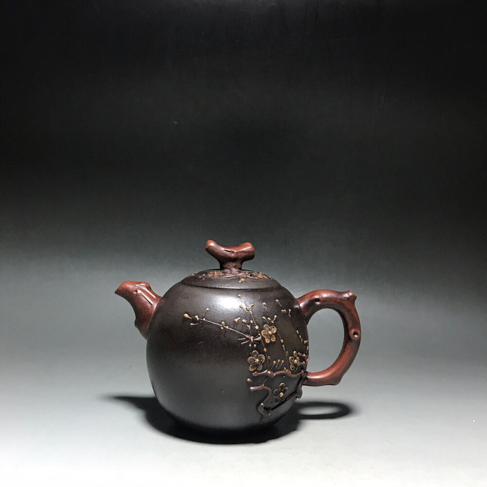 Chinese Yixing Zisha Clay Handmade Exquisite Teapot（梅花壶 底款：周桂珍）