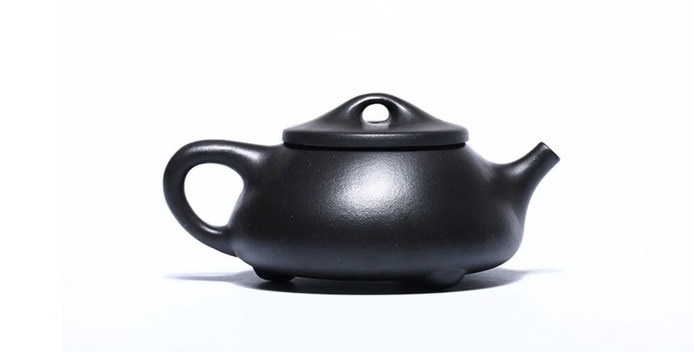 200cc Handmade Purple Sand Black Clay Tea Pot Stone Piaohu Tea Pot in Yixing, China-