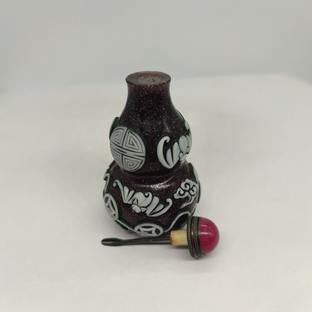 Chinese Beijing Carved Bat Exquisite Snuff Bottle Glass Box Overlay Snuffbox Art