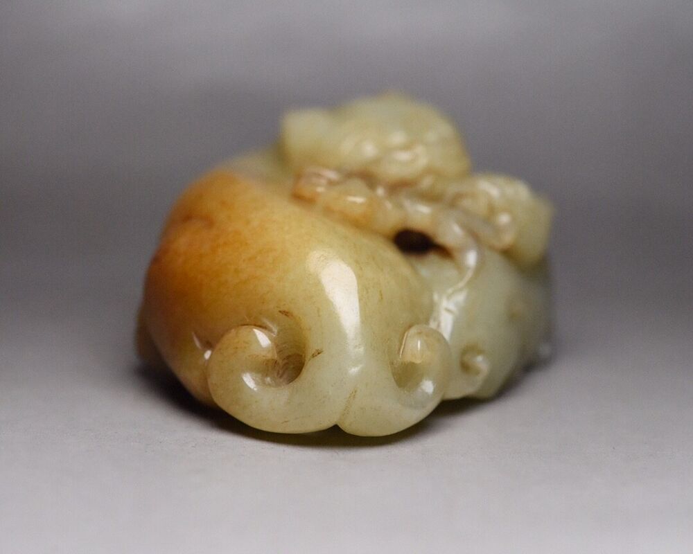 Top Chinese Natural Hetian Jade Handcarved Exquisite Beast Statue Collection Art