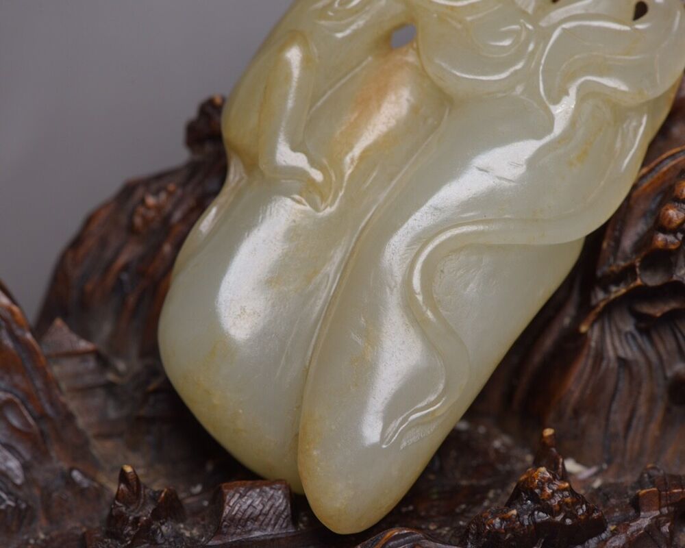 Chinese Natural Hetian Jade Carved Exquisite Statue Unique Pendant Jewelry Rare