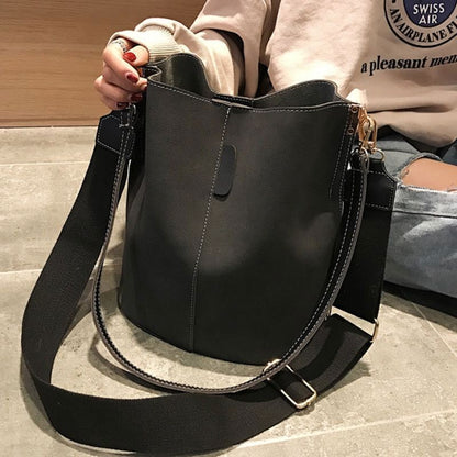 Luxury Handbag Bucket Bag Leather Shoulder Purse Large Wide Strap Crossbody Bags