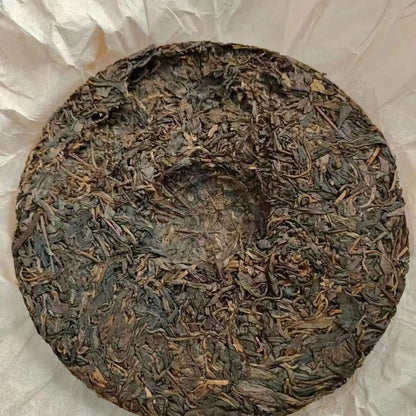 357g Yiwu Aged Pu-erh Raw Tea 2004 Old Puerh Raw Tea Cake Ancient Tree Pu'er Tea
