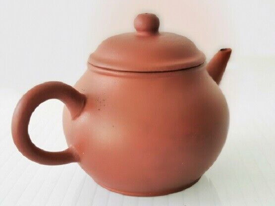 Yixing zisha purple clay Chinese teapot signed, with great tea patina 芭乐 清水泥