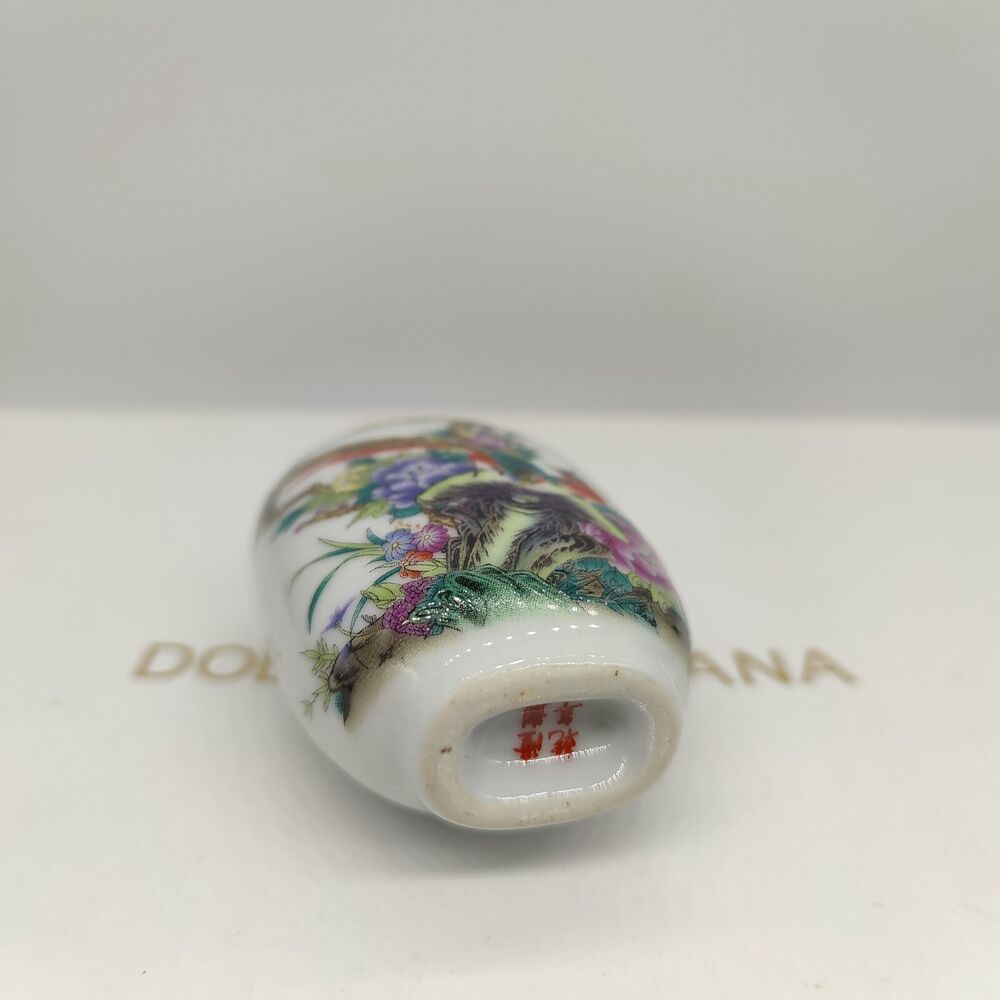 Chinese Vintage Porcelain Snuff Bottles Exquisite Painted Flowers And Birds Art