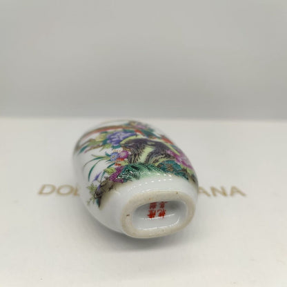 Chinese Vintage Porcelain Snuff Bottles Exquisite Painted Flowers And Birds Art