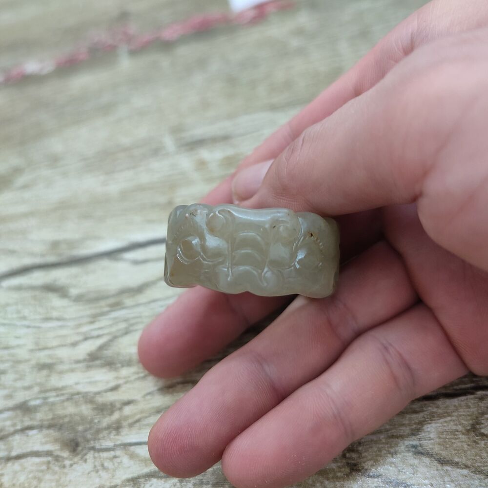 Chinese Hotan Hetian Jade Carving Unique Sculpture Collector Thumb Ring Jewelry