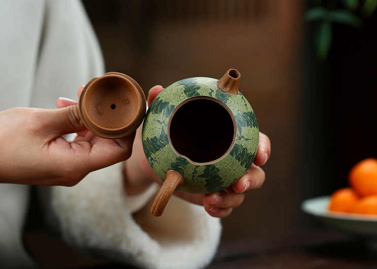 Chinese Yixing Zisha Clay Handmade Exquisite Teapot （仿生西瓜 底款：苏爱兰）