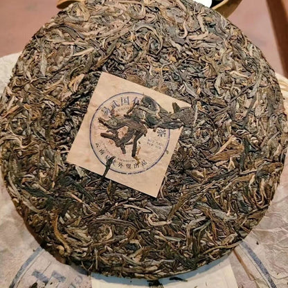357g Yiwu Aged Pu-erh Raw Tea 2004 Old Puerh Raw Tea Cake Ancient Tree Pu'er Tea