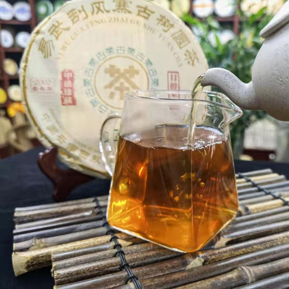 357g Yunnan Aged Pu-erh Raw Tea Cake 2002 Hundred Year Old Tree Raw Puerh Tea