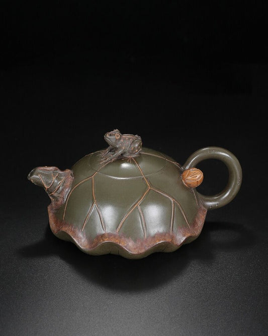 Chinese Yixing Zisha Clay Handmade Exquisite Teapot（荷叶青蛙 底款：蒋蓉）