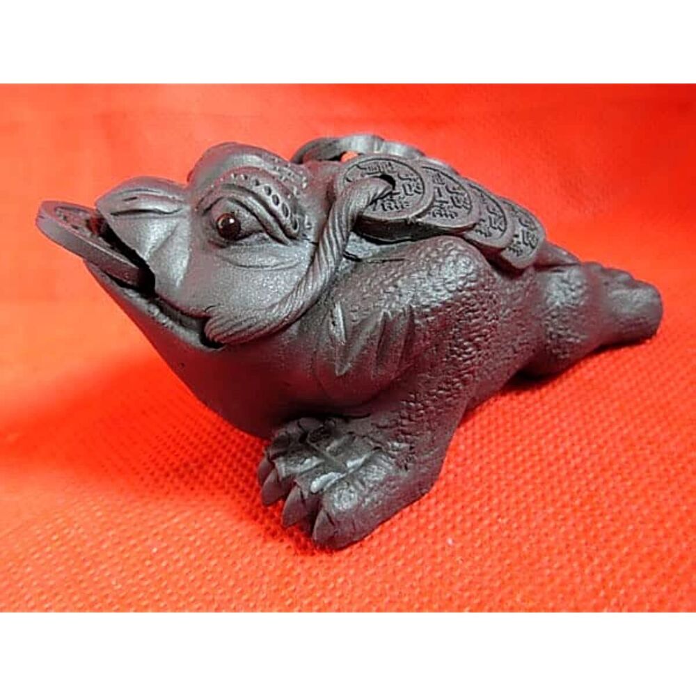 Chinese Zisha Golden Toad Kung Fu Tea Pet Well Fengshui for Tea Tray Decoration