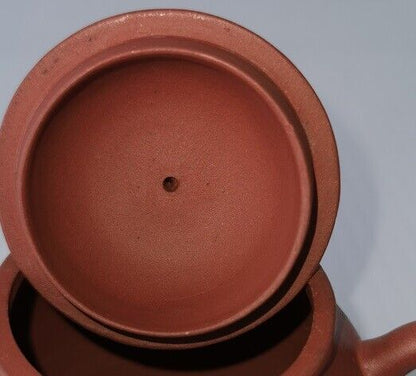 Yixing zisha purple clay Chinese teapot signed, with great tea patina 芭乐 清水泥