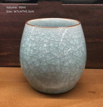 A cup of porcelain crack glaze teacup Chinese kung fu cup celadon cup -