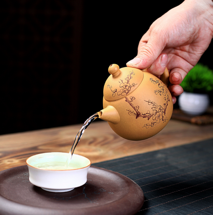 Yixing zishahu raw ore gold section mud plum blossom dragon egg handmade teapot