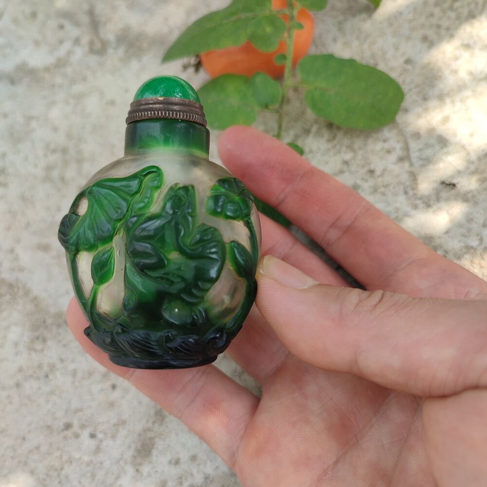 Chinese Old Beijing Carved Exquisite Lotus Flower Snuff Bottle Glass frog statue