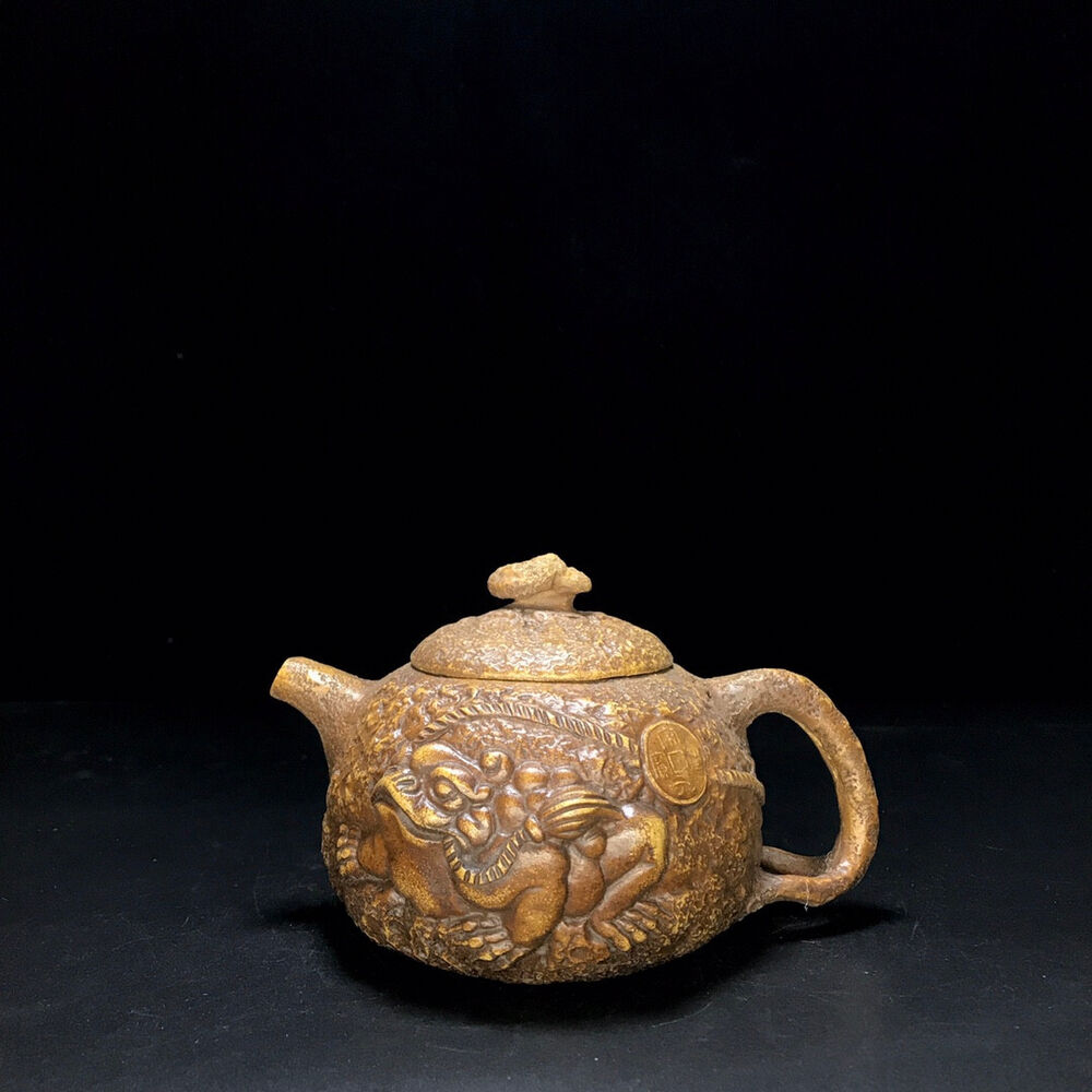 Chinese Yixing Zisha Clay Handmade Exquisite Teapot （金蟾壶 底款：蒋蓉 ）