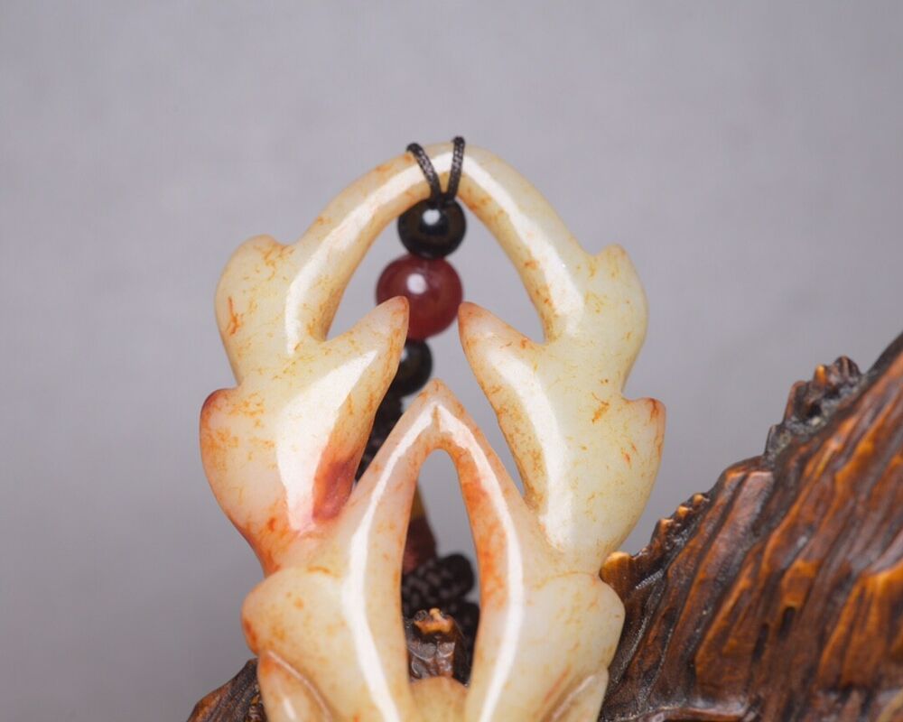 Chinese Natural Hetian Jade Carved Unique Statue Exquisite Pendant Collections